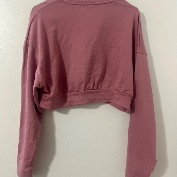 Soft pink Under Armour Crop Sweatshirt Size Medium - Picture 2 of 3